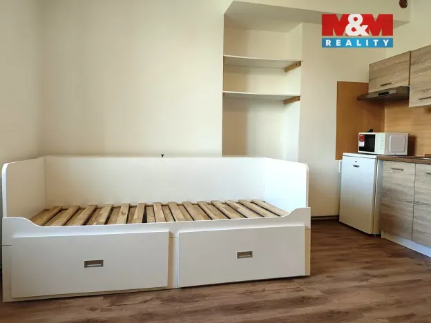 Pronájem bytu 1+kk, Dobročovice, 25 m2
