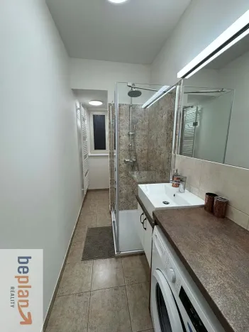 Pronájem bytu 1+1, Praha - Smíchov, Janáčkovo nábřeží, 43 m2