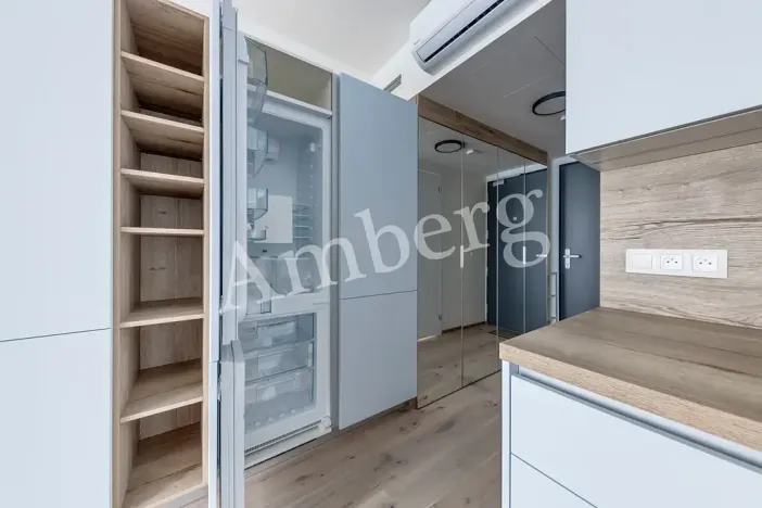 Pronájem bytu 1+kk, Praha - Karlín, Sokolovská, 28 m2