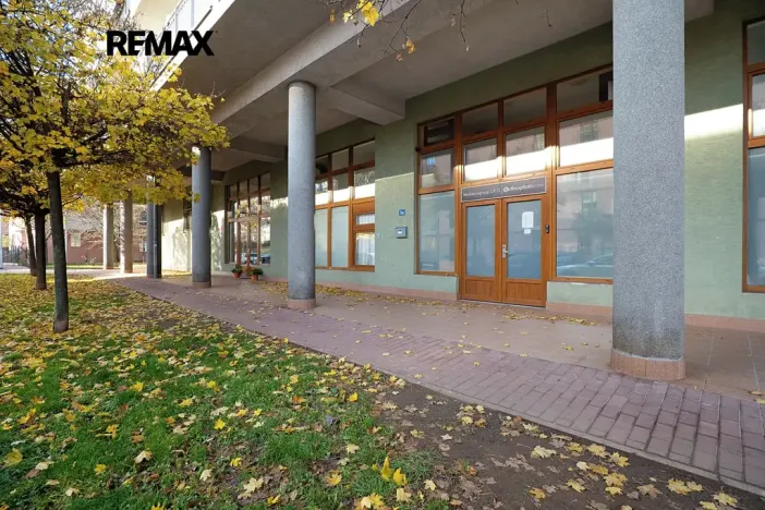 Prodej obchodního prostoru, Praha - Troja, Vřesová, 240 m2