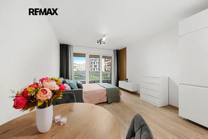 Pronájem bytu 1+kk, Praha - Hloubětín, Poděbradská, 37 m2