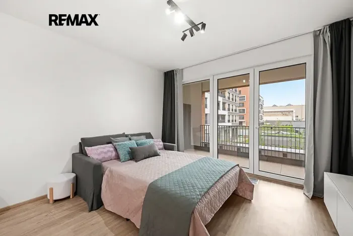 Pronájem bytu 1+kk, Praha - Hloubětín, Poděbradská, 37 m2