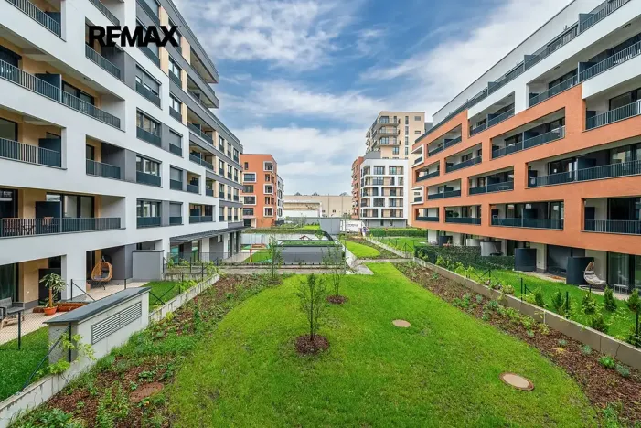 Pronájem bytu 1+kk, Praha - Hloubětín, Poděbradská, 37 m2