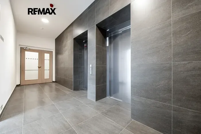 Pronájem bytu 1+kk, Praha - Hloubětín, Poděbradská, 37 m2