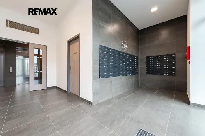 Pronájem bytu 1+kk, Praha - Hloubětín, Poděbradská, 37 m2