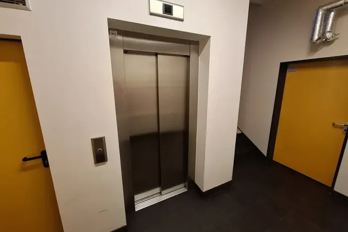 Pronájem bytu 2+kk, Praha - Hrdlořezy, Mezilehlá, 81 m2