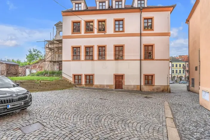 Pronájem kanceláře, Hradec Králové, Malé náměstí, 500 m2