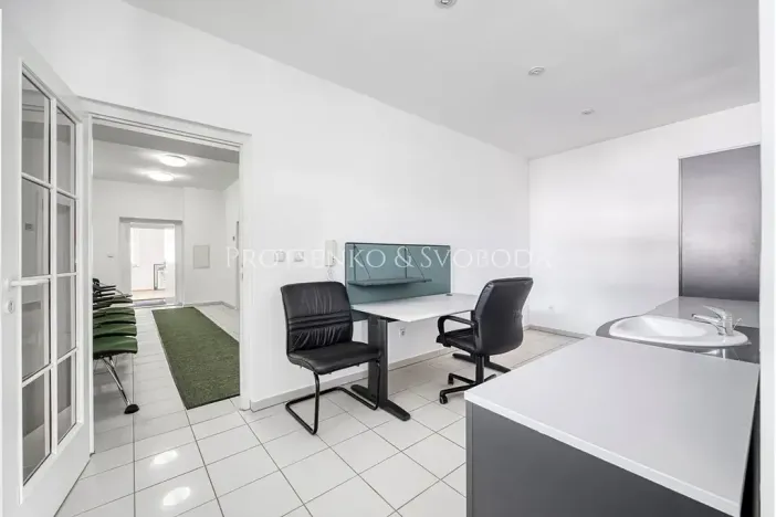 Prodej kanceláře, Křižanov, Benešovo náměstí, 530 m2