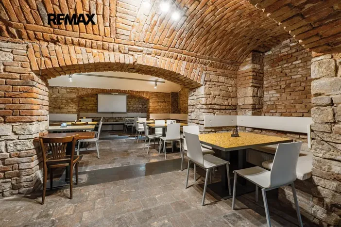 Pronájem restaurace, Praha - Nusle, Sekaninova, 254 m2