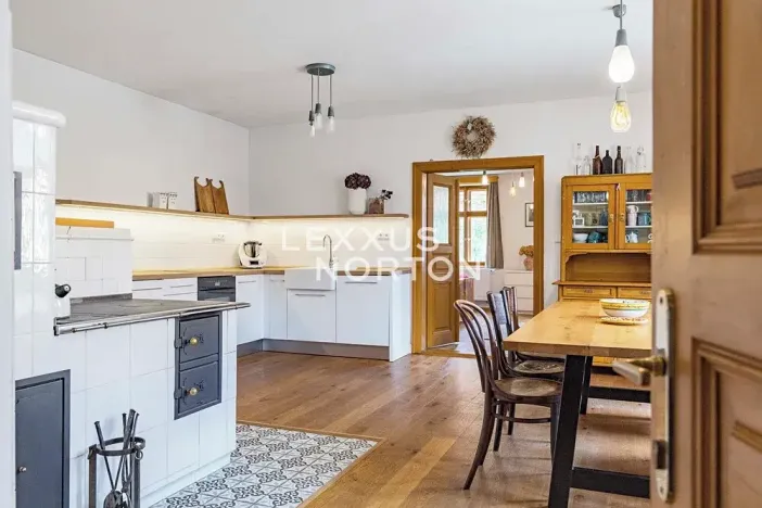 Prodej rodinného domu, Komárov, 450 m2