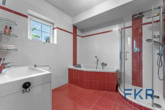 Prodej rodinného domu, Praha - Dolní Počernice, Listopadová, 242 m2