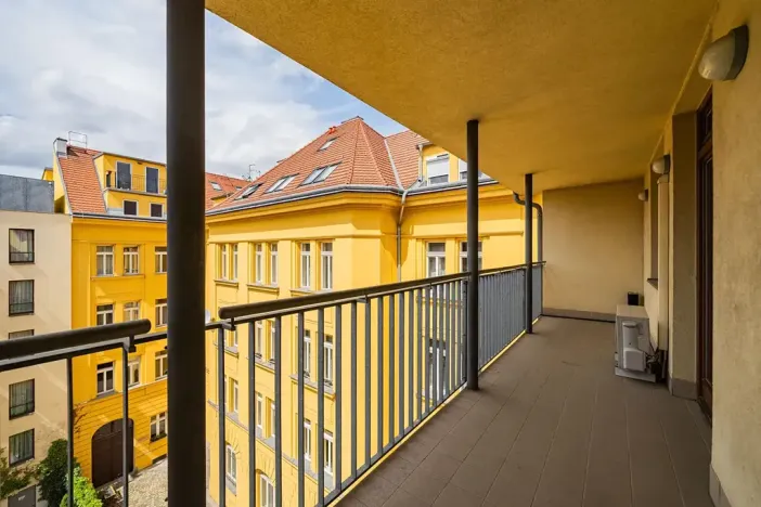 Pronájem kanceláře, Praha - Smíchov, Štefánikova, 168 m2