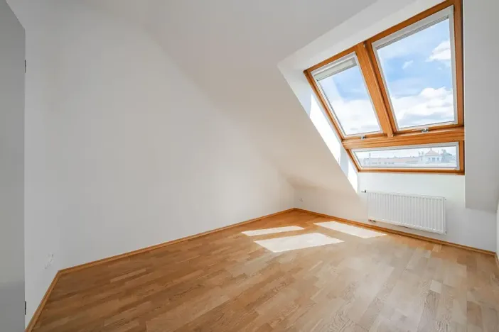 Pronájem kanceláře, Praha - Smíchov, Štefánikova, 168 m2
