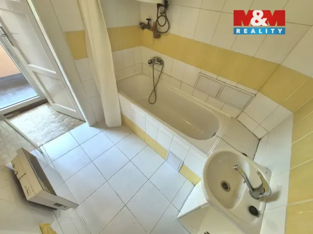 Pronájem bytu 1+kk, Praha - Holešovice, Stupkova, 31 m2