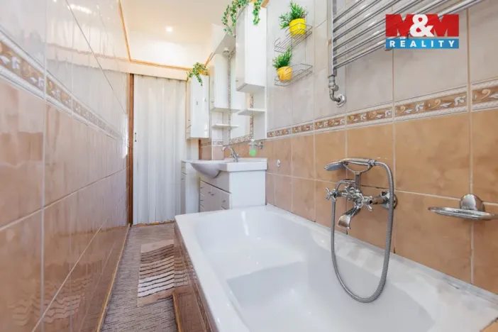 Prodej bytu 3+1, Karlovy Vary, Moskevská, 72 m2