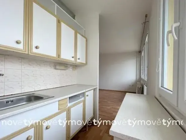 Pronájem bytu 1+kk, Pardubice, Družby, 35 m2