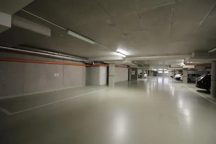 Pronájem garážového stání, Brno, Křídlovická, 13 m2