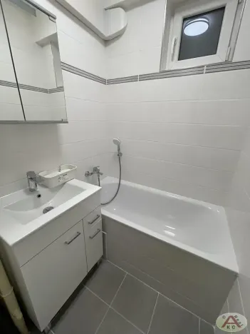 Pronájem bytu 1+kk, Praha, Podolská, 30 m2