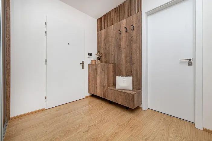 Prodej bytu 2+kk, Praha - Hrdlořezy, Mezilehlá, 51 m2
