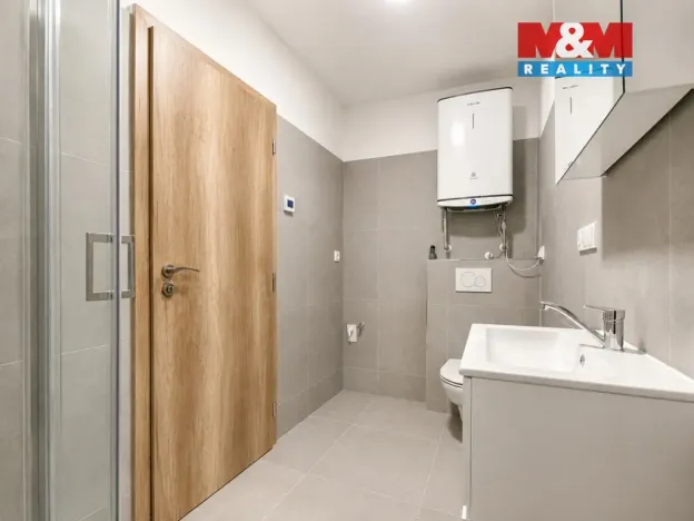 Pronájem bytu 1+kk, Zlín - Malenovice, Jarolímkovo náměstí, 27 m2