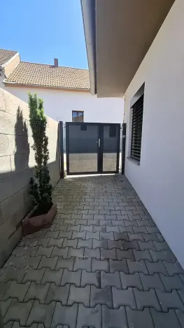 Prodej rodinného domu, Břežany II, 160 m2