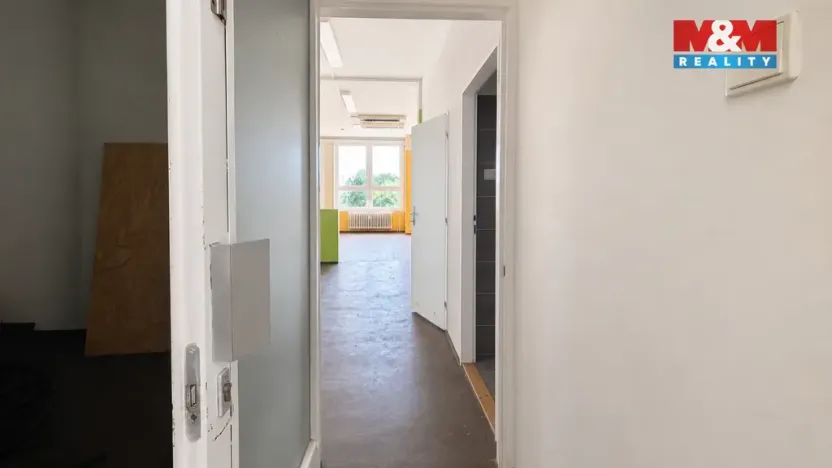 Pronájem obchodního prostoru, Louny, Náměstí Benedikta Rejta, 82 m2