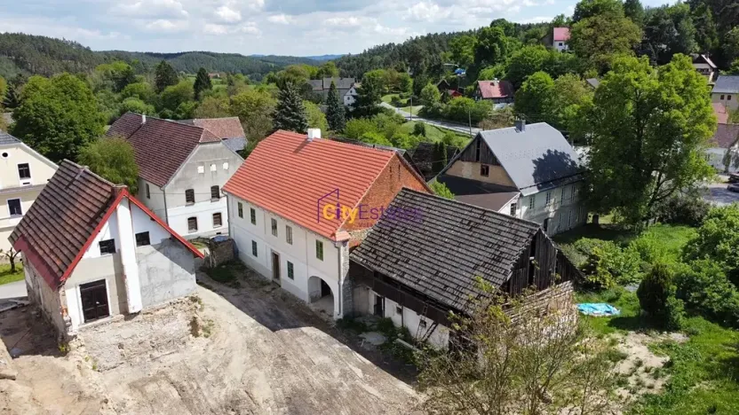 Prodej komerční nemovitosti, Tuhaň, 700 m2