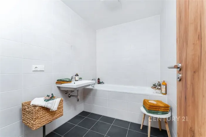 Pronájem bytu 2+kk, Praha, Plzeňská, 52 m2