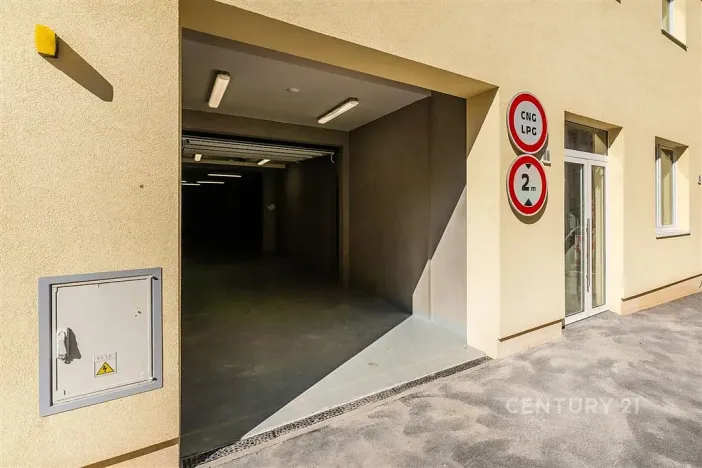 Pronájem bytu 2+kk, Praha, Plzeňská, 52 m2