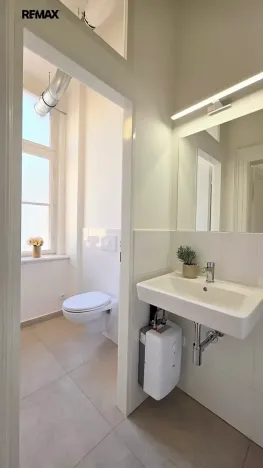 Pronájem kanceláře, Praha - Karlín, Sokolovská, 49 m2