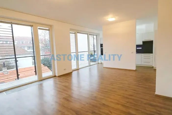 Pronájem bytu 2+kk, Praha - Vršovice, Košická, 69 m2