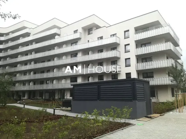 Pronájem garážového stání, Praha - Strašnice, Zvěřinova, 13 m2