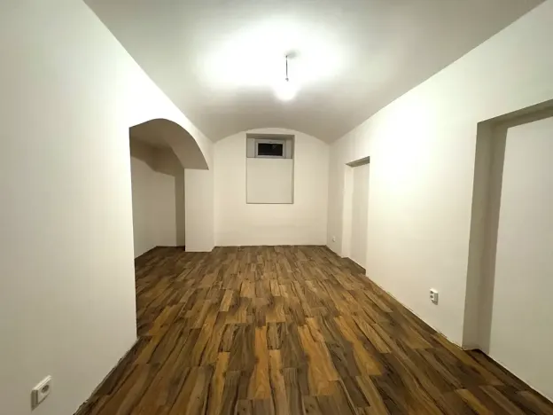 Pronájem skladu, Praha - Strašnice, Saratovská, 130 m2