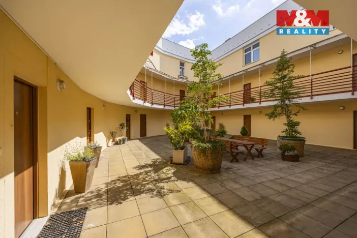 Pronájem bytu 2+kk, Pardubice - Zelené Předměstí, nábřeží Závodu míru, 48 m2