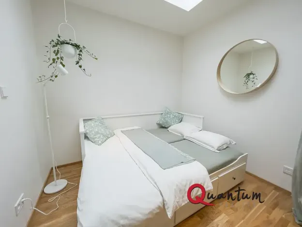 Pronájem bytu 1+kk, Praha - Smíchov, Grafická, 35 m2