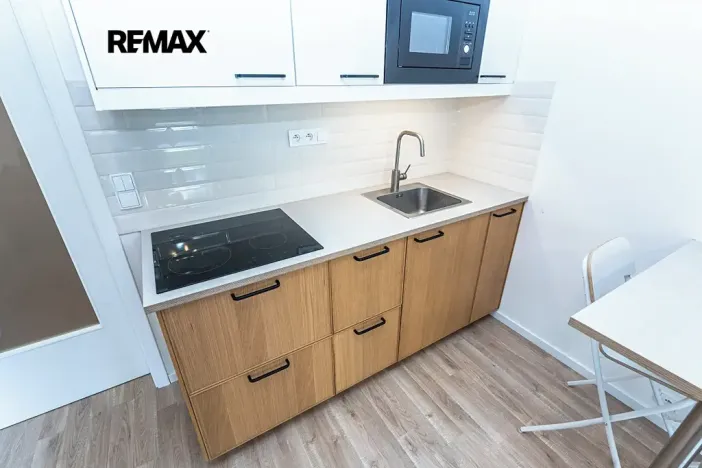Pronájem bytu 1+kk, Praha - Libeň, Novovysočanská, 25 m2