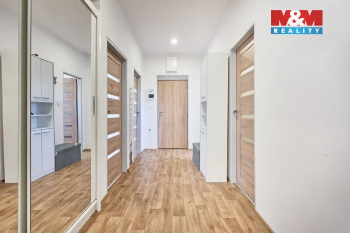 Prodej bytu 4+1, Březůvky, 81 m2