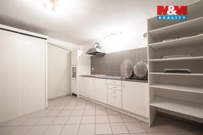 Prodej rodinného domu, Hovorany, 262 m2