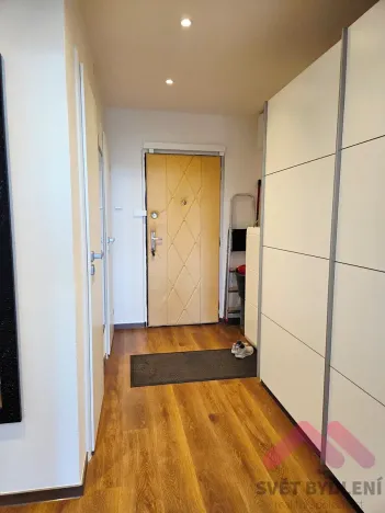 Pronájem bytu 2+kk, Praha - Kobylisy, Kaňkovského, 43 m2