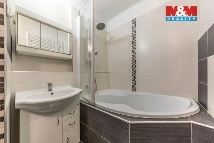 Prodej rodinného domu, Benešov u Semil, 270 m2