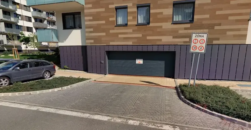 Pronájem garážového stání, Praha - Hlubočepy, Hugo Haase, 16 m2