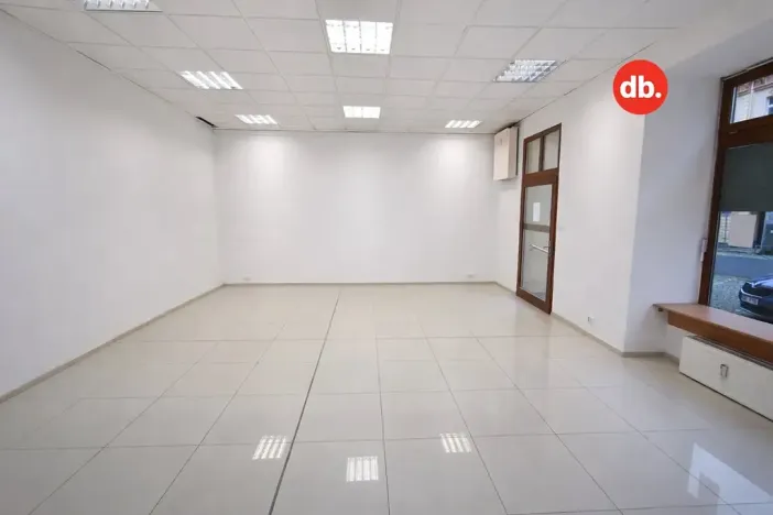 Pronájem obchodního prostoru, Karlovy Vary, Dr. Davida Bechera, 55 m2