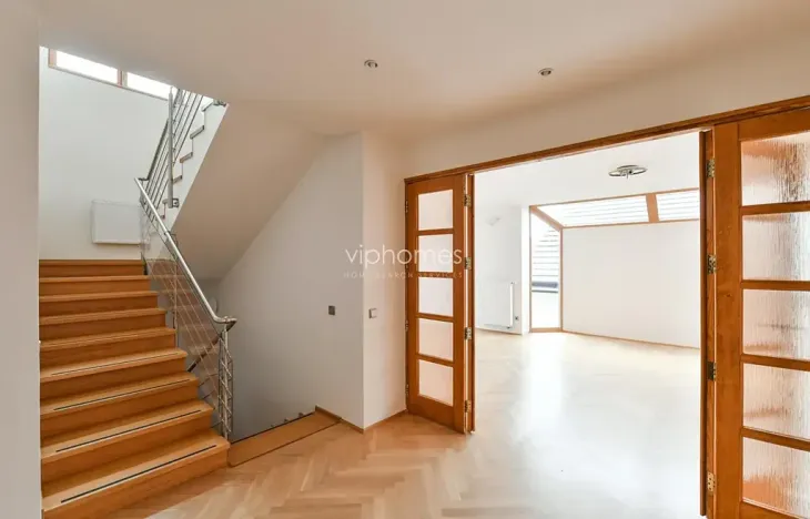 Pronájem vily, Praha - Nebušice, 360 m2