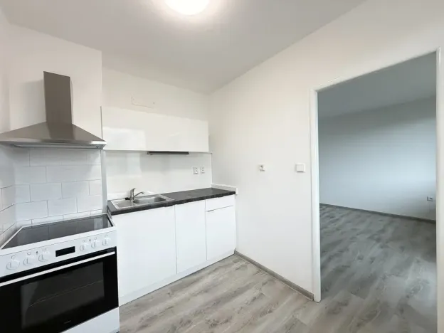 Pronájem bytu 1+1, Pardubice - Zelené Předměstí, nábřeží Závodu míru, 43 m2