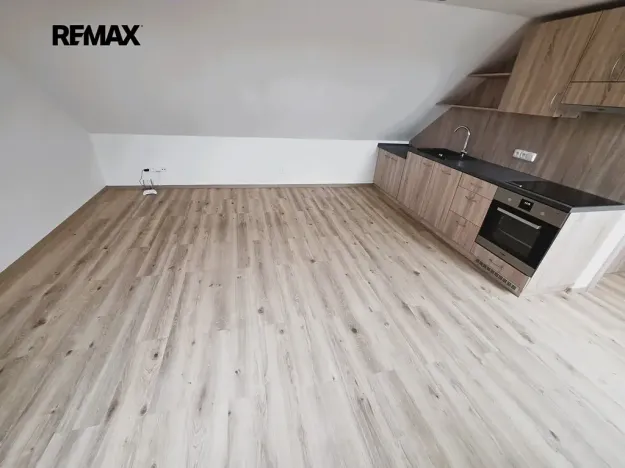 Pronájem kanceláře, Slavkov u Brna, 72 m2