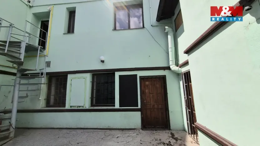 Pronájem obchodního prostoru, Kladno, T. G. Masaryka, 157 m2