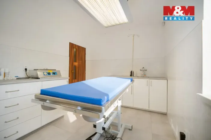 Prodej obchodního prostoru, Lázně Bohdaneč, Škroupova, 202 m2
