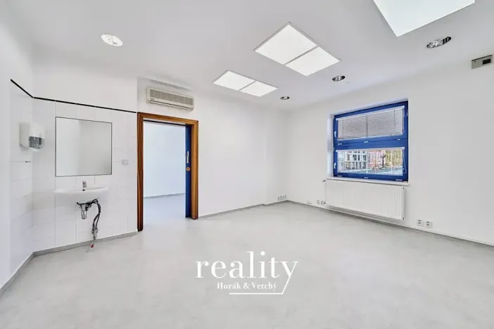 Pronájem ordinace, Znojmo, Kuchařovická, 84 m2
