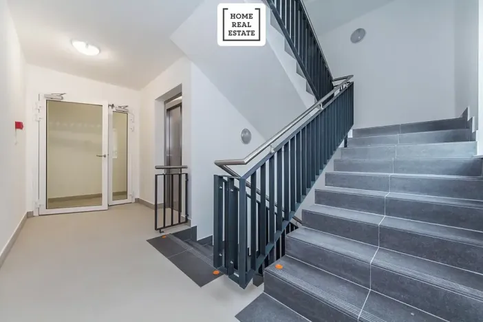 Prodej garážového stání, Praha - Smíchov, Pod Barvířkou, 16 m2