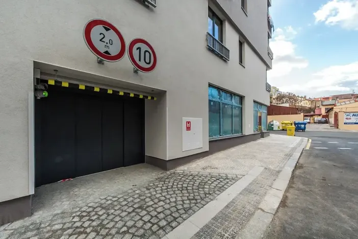 Prodej garážového stání, Praha - Smíchov, Pod Barvířkou, 16 m2